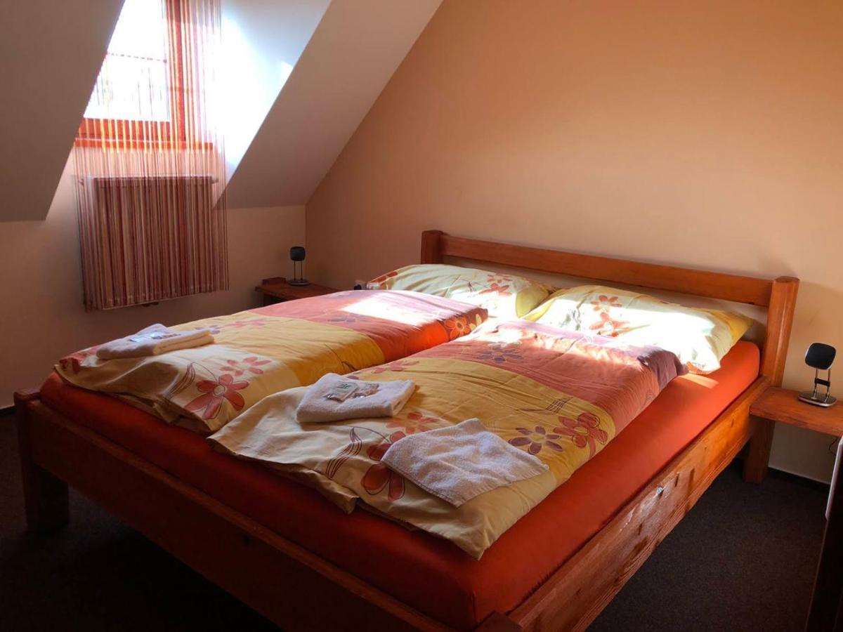 Penzion Kelt Hotel Zator Exterior foto